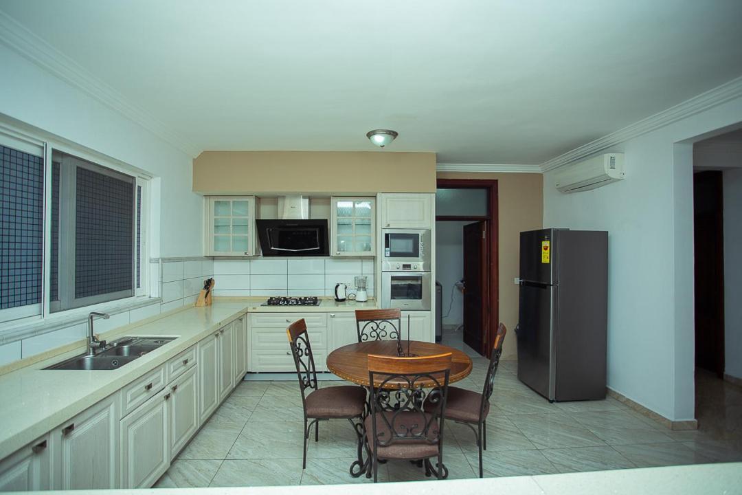 Bertha'S Court D-Plus Apartments Dzorwulu Екстер'єр фото