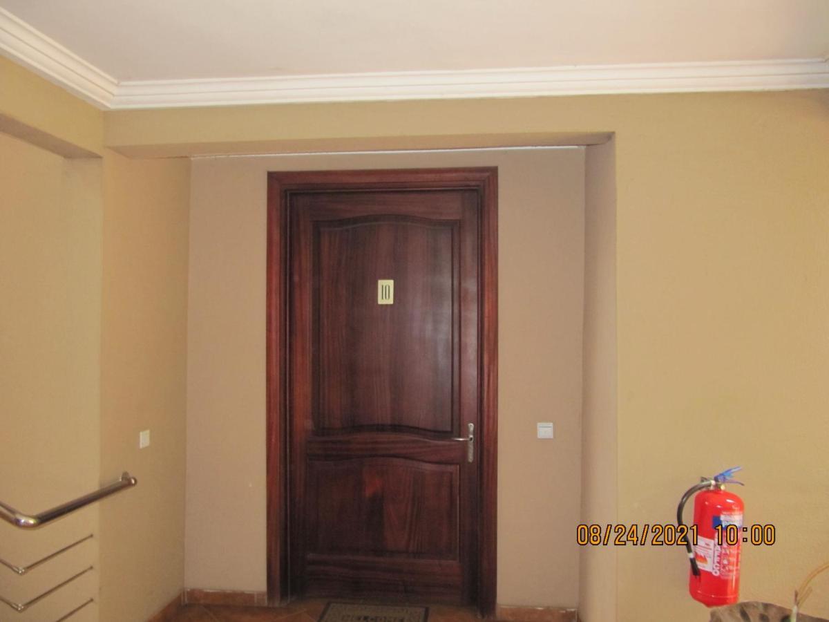 Bertha'S Court D-Plus Apartments Dzorwulu Екстер'єр фото