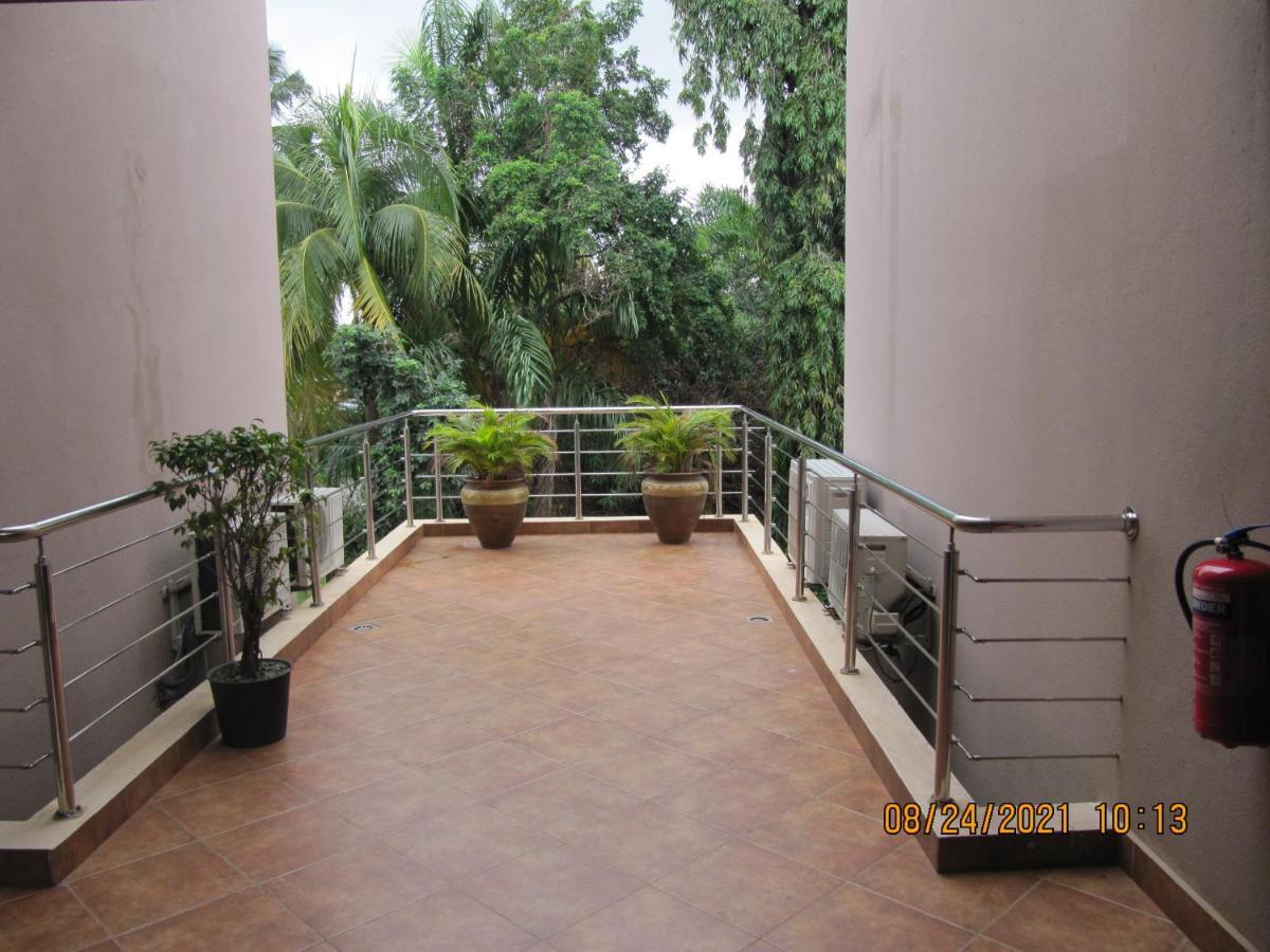 Bertha'S Court D-Plus Apartments Dzorwulu Екстер'єр фото