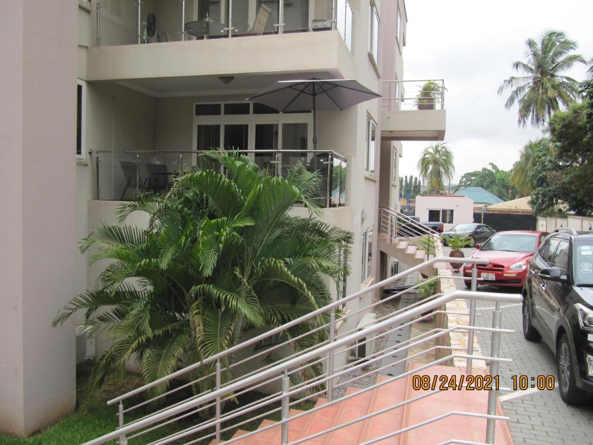 Bertha'S Court D-Plus Apartments Dzorwulu Екстер'єр фото