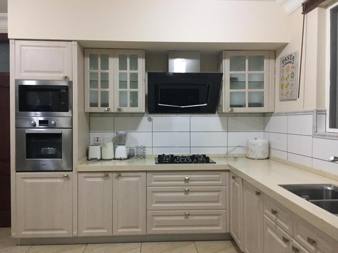 Bertha'S Court D-Plus Apartments Dzorwulu Екстер'єр фото