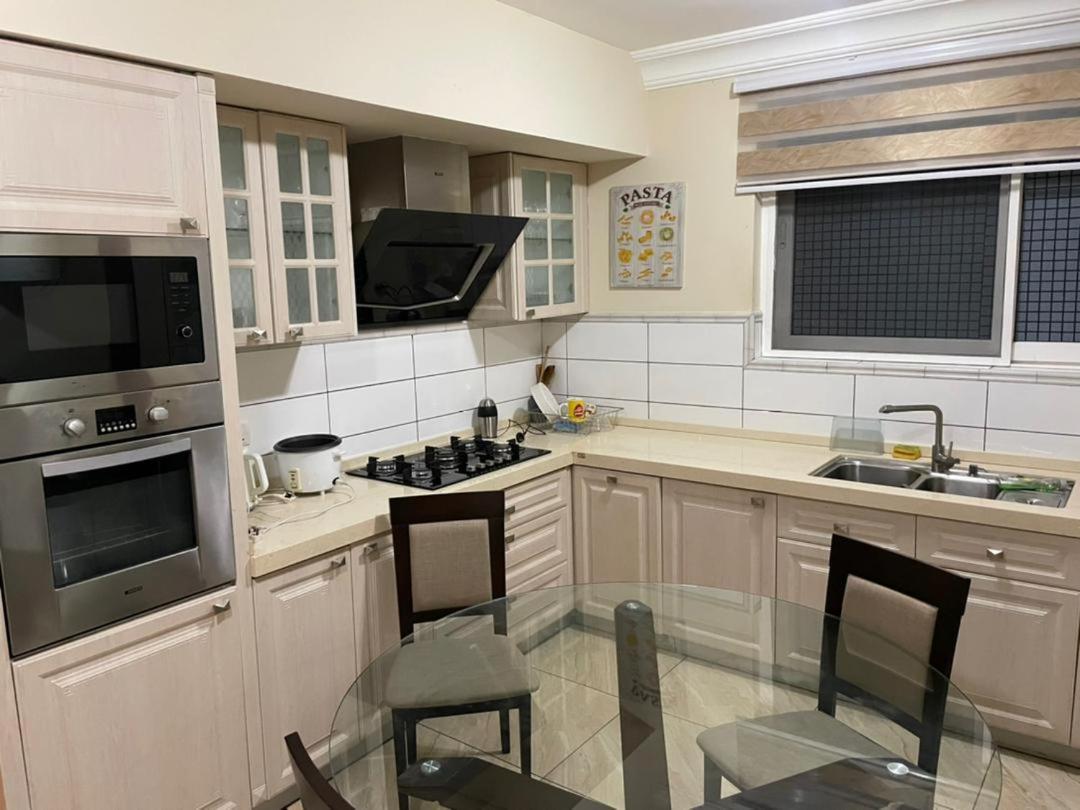 Bertha'S Court D-Plus Apartments Dzorwulu Екстер'єр фото